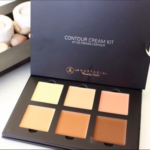 Anastasia Beverlyhills Cream Contour Kit in LIGHT