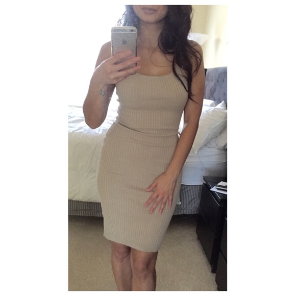 THE BASIC "KIM" NUDE DRESS - Picture 2 of 3