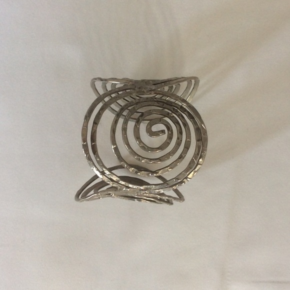 Like NEW Spiral Silver Cuff - Picture 2 of 3