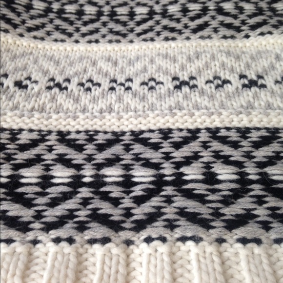 SOLD / Gap Infinity Knit Scarf - Picture 3 of 4
