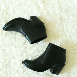 FINAL PRICE-Black Ankle BOOTIE-NWOB