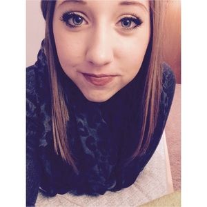 Meet your Posher, Leah