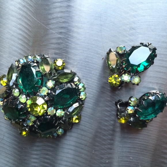 Jewelry - Vintage Brooch & Clip On Earrings