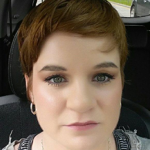 Meet your Posher, Jenn - Picture 4 of 5