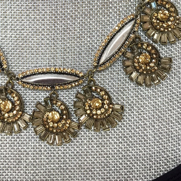 Beautiful Statement Necklace with two tone metals - Picture 2 of 4