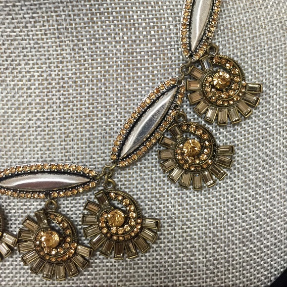 Beautiful Statement Necklace with two tone metals - Picture 3 of 4