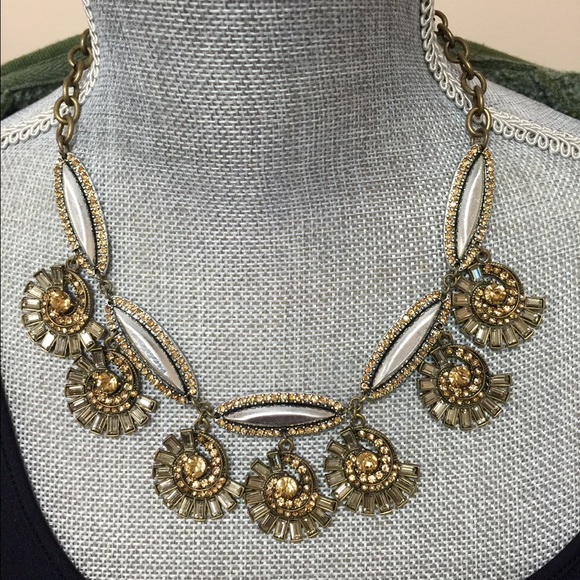 Beautiful Statement Necklace with two tone metals - Picture 4 of 4