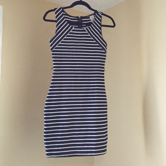 enRoute tight fit dress - Picture 1 of 3