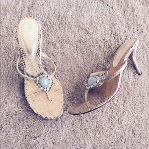 Beautiful cochni gold jeweled heeled thong