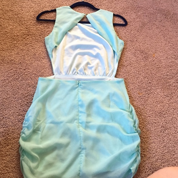 Tobi backless dress - Picture 2 of 3