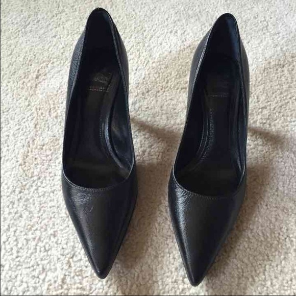 💥Burberry heels Sunday 1 hr sale💥