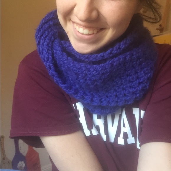 Handmade crochet infinity scarf - Picture 1 of 3