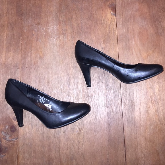 Merona CUTE black heels!