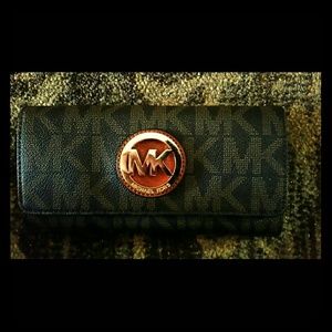 Michael kors wallet