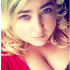 Meet your Posher, Mona