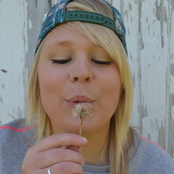 Meet your Posher, Hailey - Picture 1 of 1