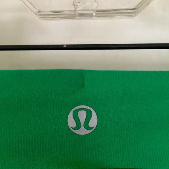 SOLD** Lululemon green cropped leggings - Picture 2 of 4