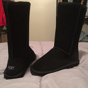 Black ugg boots never worn size 8
