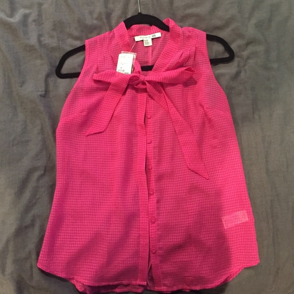 Forever 21 pink sleeveless button up top