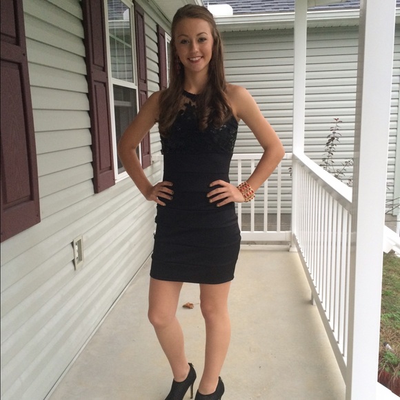 Black Dress - Picture 2 of 3