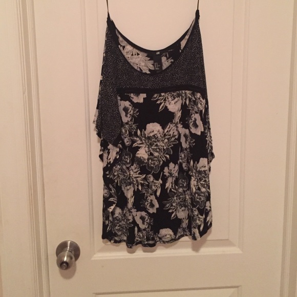 This is a black and white flower blouse from H&M