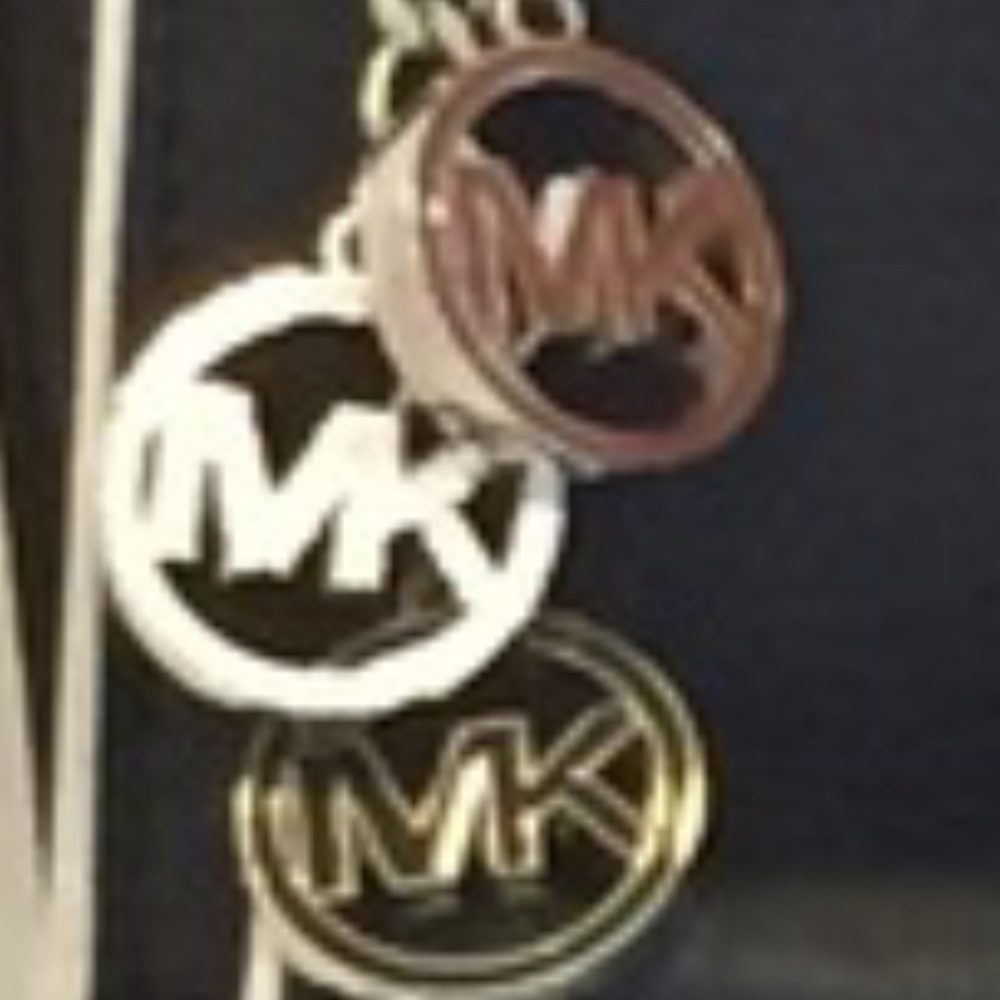 MICHAEL KHORS 575$ W/ 100$ KEY CHAIN!! 👍 - Picture 6 of 6