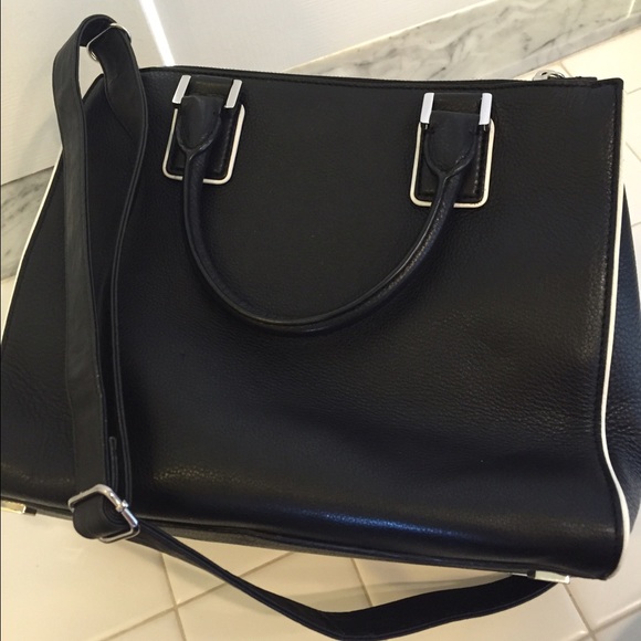 MICHAEL KHORS 575$ W/ 100$ KEY CHAIN!! 👍 - Picture 2 of 6