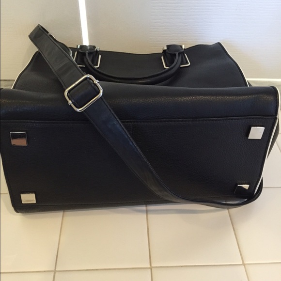 MICHAEL KHORS 575$ W/ 100$ KEY CHAIN!! 👍 - Picture 3 of 6