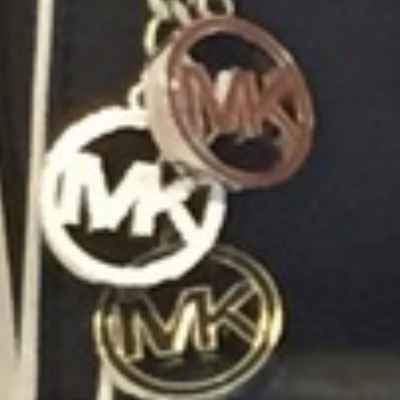 MICHAEL KHORS 575$ W/ 100$ KEY CHAIN!! 👍 - Picture 6 of 6