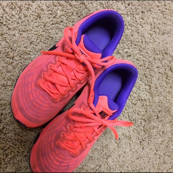 Nike tail winds Sz 7.