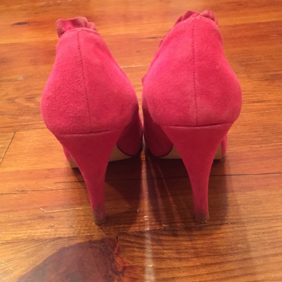❤️❤️❤️ Hot pink heels with ruffle detail - Picture 4 of 4