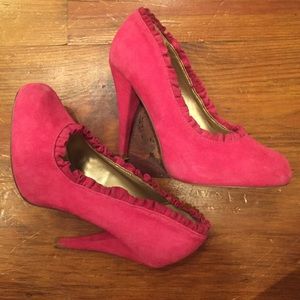 ❤️❤️❤️ Hot pink heels with ruffle detail