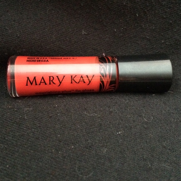 Mary Kay nourishine plus lip gloss: Rock N Red