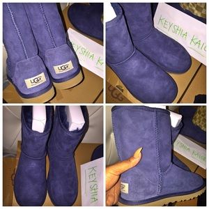💕BRAND NEW CLASSIC SHORT NAVY UGGS💕