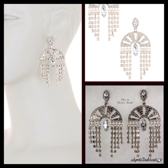 ❗SOLD SOLD ️1-HOUR SALE❗️BCBG Statement Earrings - Picture 2 of 4