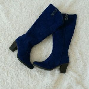 Blue suede boot