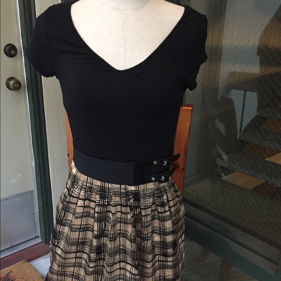 👄NWOT Belted Checkered Dress👄