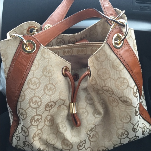 Michael Kors Handbags - Michael kors purse