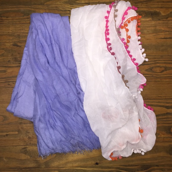 Bundle of 2 light weight scarfs