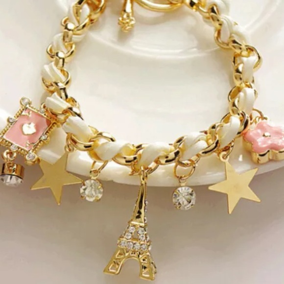 Cute Toggle Styled Bracelet NWOT