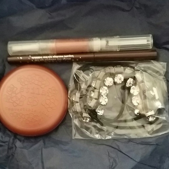 New Stila makeup set - Picture 2 of 4