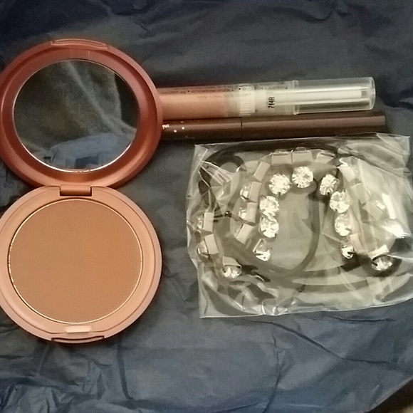 New Stila makeup set - Picture 3 of 4