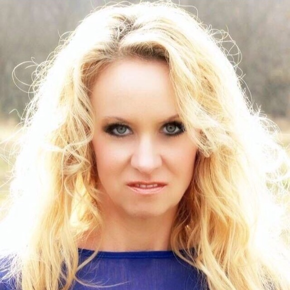 Meet your Posher, Teresa Annelise. - Picture 5 of 15