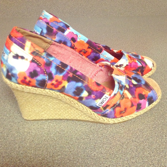 Women's Tom's 7.5 Wedges