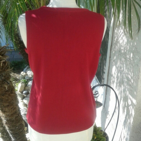 Red sweater material top. Sleeveless. Size L - Picture 2 of 4