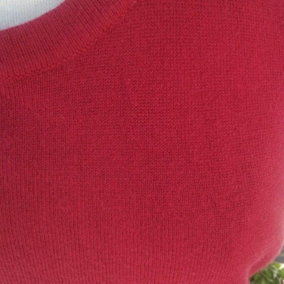 Red sweater material top. Sleeveless. Size L - Picture 3 of 4