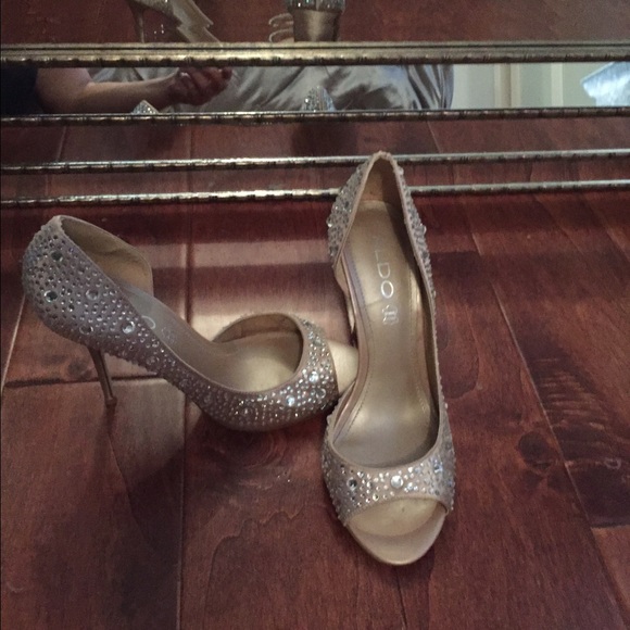 Aldo Satin shoes.  Brand new! - Picture 2 of 3