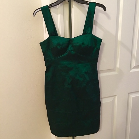 Bandage dress in emerald green - Picture 4 of 4