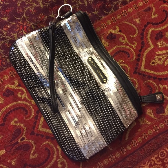 Betsey Johnson wristlet *I take offers ☺️