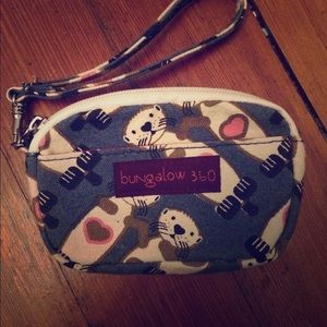 Small wristlet